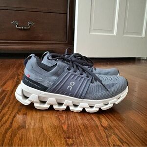 On Running Women Cloudswift 3 metal/white size 8